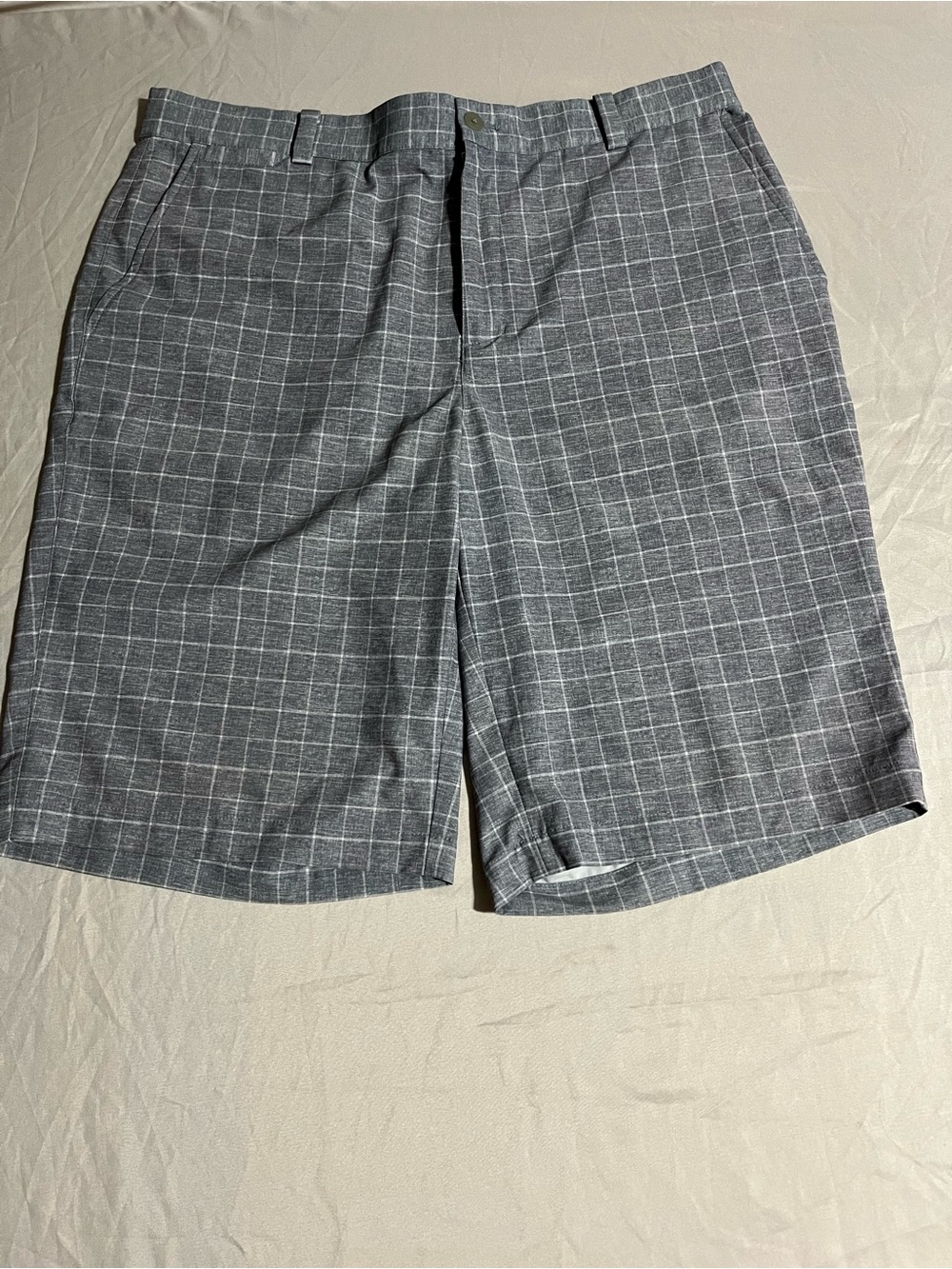 Nike Men's Gray Windowpane Plaid Flat-Front Shorts Size 33